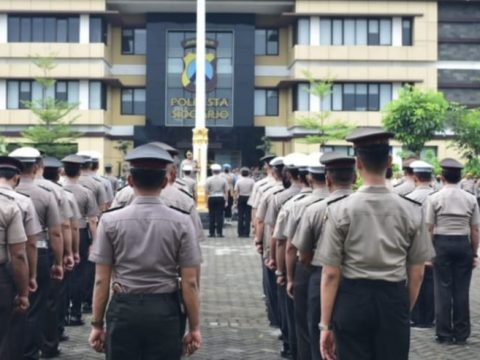 Kapolresta Sidoarjo Pimpin Upacara Kenaikan Pangkat 79 Anggota dan PNS Polri