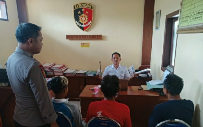 
					Polisi Berhasil Amankan Komplotan Pembobol Toko di Jember