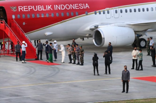 
					Kapolda Jatim bersama Forkopimda Sambut Presiden Jokowi di Bandara Blimbingsari