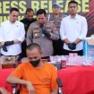 Kapolres Gresik AKBP Mochamad Nur Azis, saat konferensi pers penangkapan dukun pengganda uang yang meresahkan masyarakat Gresik.