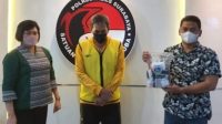 SH (54) Warga Ambenganbatu Surabaya terduga pengedar narkoba, Rabu (18/1).