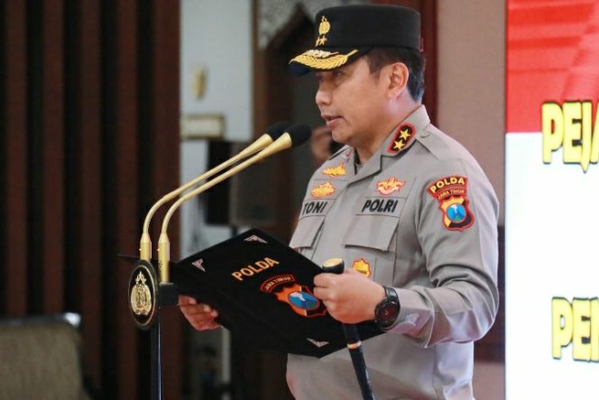 
					Kapolda Jatim Pimpin Upacara Serah Terima Jabatan