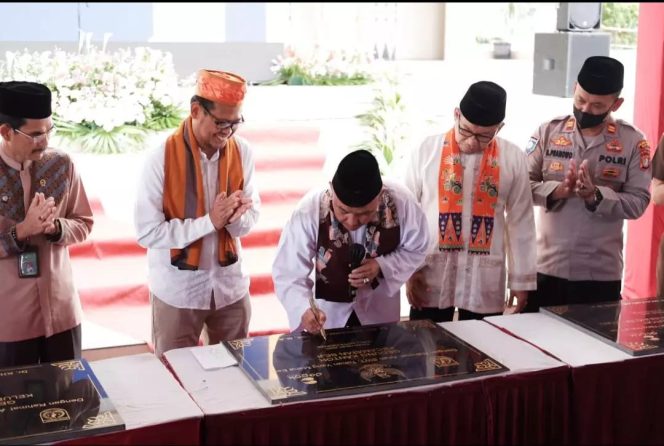 
					Wali Kota Depok meresmikan 11 gedung pemerintahan