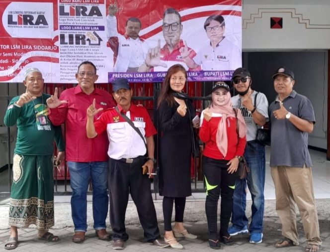 
					Persiapan DPD LSM LIRA Kabupaten Sidoarjo bersama Rumah Budaya R3 dalam rangka turut memeriahkan HUT NU di sekretariat GOR Delta Sidoarjo sektor 6 sebelah timur, Sabtu (4/2/2023)