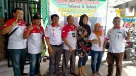 Bupati LSM LIRA Kabupaten Sidoarjo Winarno,ST, SH, MHum bersama Kabid Rumah Budaya R3 Asrie Loly, saat pembukaan Posko di GOR Delta Sidoarjo