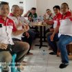 Usai melaksanakan giat membagikan air mineral pada pengunjung HUT NU ke 1 Abad, pengurus DPD LSM LIRA Sidoarjo diskusi tipis - tipis bersama di Posko GOR Delta Sidoarjo