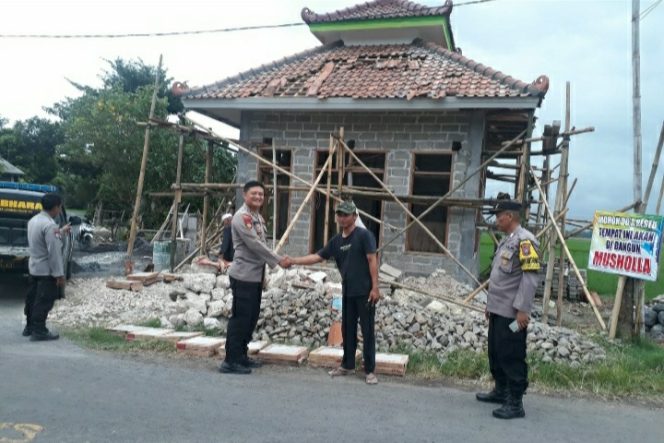 
					Kapolsek Puger Lakukan Giat Harkamtibmas dan Berikan Bantuan