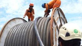 Personel dari Unit Induk Transmisi (UIT), Unit Induk Distribusi memulihkan gangguan di Joint Pit (JP) 5 dan JP 17 di Maduara