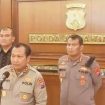 Kapolda Jatim Irjen Pol.Dr. Toni Harmanto, saat memberikan keterangan pers terkait tindak lanjut ledakan petasan di Blitar.