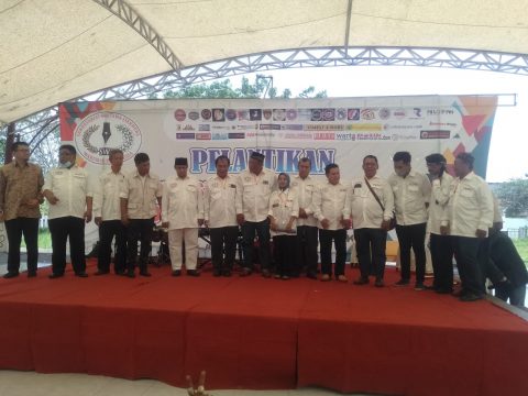 Jajaran Pengurus DPW SWI Jatim, saat mengucapkan ikrar jabatan pengurus SWI yang dibacakan oleh Kabid OKK DPP SWI Agus Prabowo di GOR Bang Kodir Bangi, Pasuruan, Jawa timur Sabtu (25/2/2023).