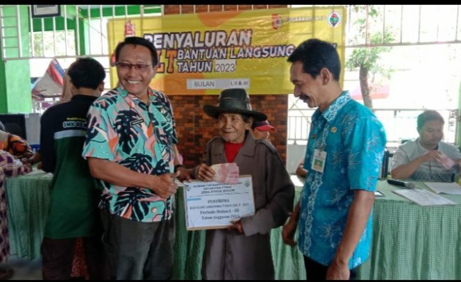 
					Pemdes Puger Kulon Salurkan Bantuan BLT- DD Bulan 1-3 Tahun 2023
