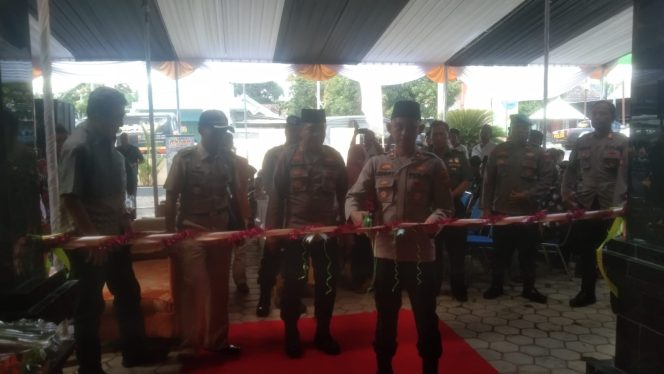 
					Polres Jember Hadiri Peresmian Gedung Mapolsek Gumukmas serta peresmian Musholla Baiturrahman