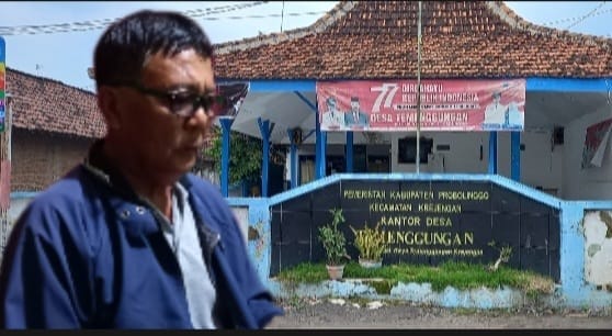 Bambang Haryanto Wakil Ketua DPD SWI Probolinggo, saat berada di depan Balai Desa Temenggungan Kecamatan Krejengan, Probolinggo, Jawa timur
