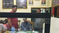 Tersangka saat ditindak lanjuti di Polsek Puger. (25/03/2023)