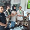 DPD SWI Pasuruan serahkan berkas dugaan penyalahgunaan Dana Bos tahun anggaran 2020-2021 ke Kasi Intel Kejari Pasuruan Agung Tri Radityo, Selasa (28/3)