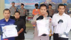 Kapolresta Sidoarjo Kombes Pol. Kusumo Wahyu Bintoro, saat memberikan keterangan pers penangkapan pengedar narkoba, Senin (27/3/2023).