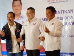 Ketua DPW Perindo Jawa Barat Brigjen TNI (Purn) Umar Sanusi S.Sos, M.Si dan Sekretaris DPW Perindo Jabar Wawan Setiawan SH, MI.Pol usai dilantik Ketua Umum DPP Partai Perindo Hary Tanoesoedibjo (HT) di Hotel Grand Tjokro, Jalan Cihampelas, Kota Bandung, Minggu (19/3/2023).
