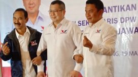 Ketua DPW Perindo Jawa Barat Brigjen TNI (Purn) Umar Sanusi S.Sos, M.Si dan Sekretaris DPW Perindo Jabar Wawan Setiawan SH, MI.Pol usai dilantik Ketua Umum DPP Partai Perindo Hary Tanoesoedibjo (HT) di Hotel Grand Tjokro, Jalan Cihampelas, Kota Bandung, Minggu (19/3/2023).
