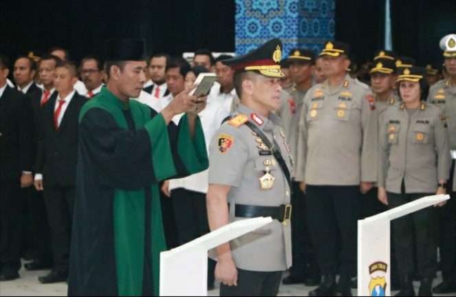 
					Upacara Sertijib Wakapolda Jatim. (03/04/2023).