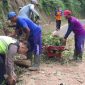 Kompak, Polisi Bersama TNI dan BPBD Tangani Longsor, Jalur Trenggalek – Ponorogo