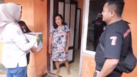 Tim Kalong Polres Jember berikan bantuan sembako kepada keluarga tahanan. (04/04/2023)
