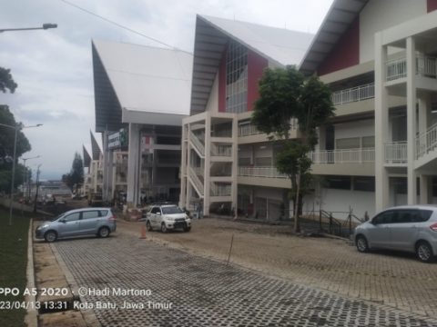 Pembangunan Pasar Induk Among Tani Kota Batu - Malang, Jawa timur tahap persiapan PHO, Kamis (13/4/2023)