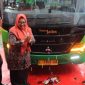 Gubernur Jawa timur Khofifah Indar parawansa, saat meluncuran 10 armada tambahan bus Trans koridor 1.