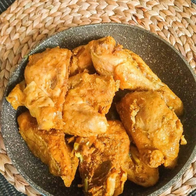 
					Ayam Ungkep Serundeng Beku