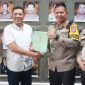 Kapolresta Sidoarjo, Kombes Pol,Bintoro Wahyu Kusumo, saat terima sertifikat tanah Polairud, Kamis (20/4).