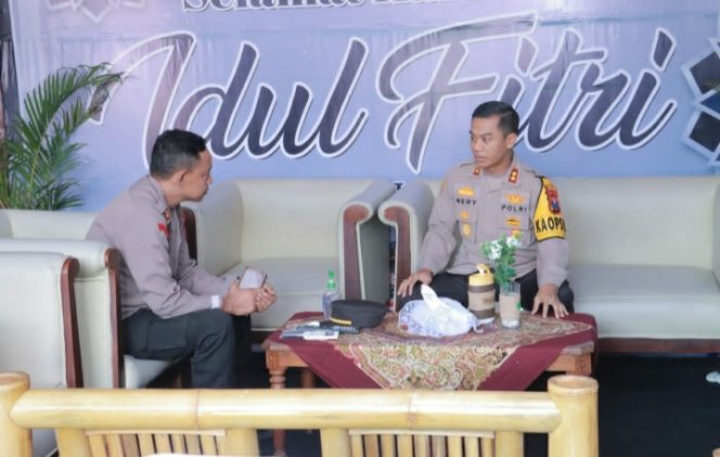 
					Kapolres Jember AKBP.Hery Purnomo.SH.S.I.K.bersama Anggota Polres Jember