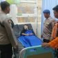 Anggota Polres Jember mengevakuisi korban lansung ke Puskesmas Sabrang