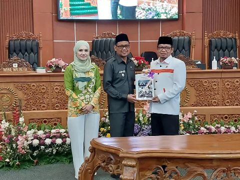 Rapat Paripurna DPRD Kota Depok Sampaikan Rekomendasi LKPJ Walikota Tahun 2022