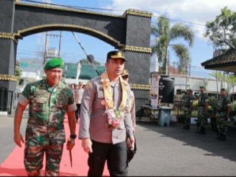 Kapolres Jember AKBP M Nur Hidayat. SH. SIK., bersama Dandim 0824/Jember Letkol Inf. Rahmat Cahyo Dinarso