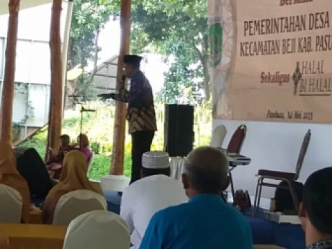 Camat Bangil Muhammad Nasir, saat menyampaikan sambutannya pada rapat koordinasi Desa Beji di rumah makan Lembah Binangun, kecamatan Pandaan-  Pasuruan, Jawa Timur.