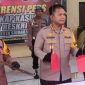 Kapolresta Sidoarjo Kombes Pol Kusumo Wahyu Bintoro, saat konferensi pers pengungkapan pengeroyokan pemuda di lapangan Desa Sepande Kecamatan Candi, Sidoarjo, (24/5/2023)