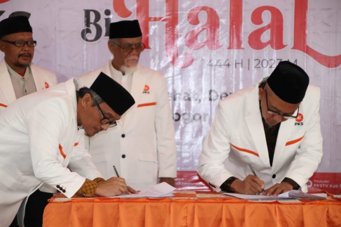 
					Momen Halal Bihalal, PKS Kabupaten Bogor Lantik Dewan Pakar dan Dewan Penasihat