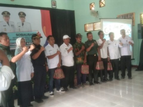 Fota bersama kasatpol PP kabupaten Jember Muspika Bansalsari dan Kepala Bea cukai Kabupaten Jember