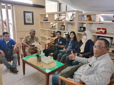 Tim SWI Kabupaten Pasuruan, saat konfirmasi terkait dumas dugaan penyalahgunaan dana Desa Beji kecamatan Beji kabupaten Pasuruan, Jawa Timur, Senin (5/6).
