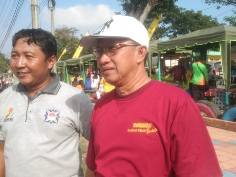 Ketua Bumdes Agus Widyanto SE., bersama Riski Ketua Kordinato UMKM yang berada di Lapangan pesona sadeng songo