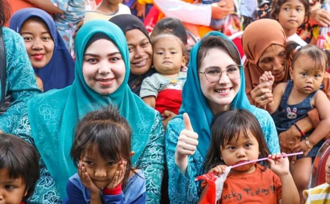 
					Ketua Tim Penggerak PKK Provinsi Jawa Timur, Arumi Bachsin Emil Dardak, saat mendampingi Tim Penilai Perlombaan Desa dan Kelurahan serta Pelaksana Terbaik 10 Program Pokok PKK Prov. Jatim Tahun 2023 di Kelurahan Kebonsari Kulon Kec. Kanigaran Kota Probolinggo, Kamis (15/6).