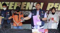 Kasatreskrim Polres Tanjungperak Surabaya AKP Arif Rizky, saat konferensi pers pengungkapan dugaan TPPO, Selasa (27/6)