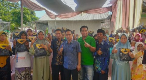 Anggota DPRD Jawa Timur H. Deny Prasetya, Gelar Aspirasi dan Serah Terima Seragam Muslimat