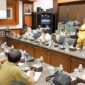 Wakil ketua Komisi E DPRD Jatim, Hikmah Bafaqih hearing dengan Dinas Pendidikan Provinsi Jatim diruang rapat komisi E
