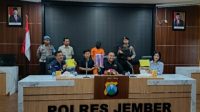 Kapolres Jember AKBP Moh Nurhidayat yang diwakili kasat reskrim AKP. Dika Hadian, saat memimpin Pressconfrens