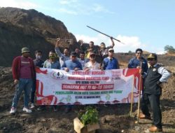 Dewan Pimpinan Daerah (DPD) Sekber Wartawan Indonesia (SWI) Berau melaksanakan aksi tanam 500 pohon di Jalan Jalan Ringroad Kalimarau, Kelurahan Rinding Kecamatan Teluk Bayur, Kabupaten Berau, Kalimantan Timur, Selasa (22/8/2023). Foto: Dok. SWI Berau
