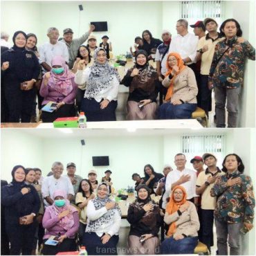 Foto bareng bersama Dirut RSUD KiSA Kota Depok, Kepala Dinas Kesehatan Kota Depok, dan rekan-rekan jurnalis Kota Depok