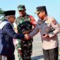Polda Jatim lrjen Pol Dr Toni Harmanto bersama Kodam V Brawijaya saat menyambut kedatangan Wapres KH Ma ruf Amin