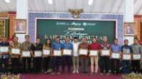 Bupati Pasuruan Irsyad Yusuf, saat mengukuhkan pengurus FKPS dan FKKS di Pendopo Nyawiji Ngesti Wenganing Gusti, Rabu (6/9/2023).