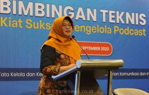 Kadis Kominfo Provinsi Jawa timur Sherlita Ratna Dewi Agustin, saat memberikan sambutan pada Bimtek Mengelola Podcast di Surabaya, Rabu (20/9/2023)