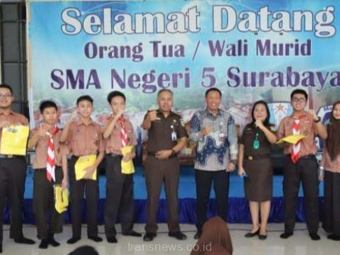 Kejati Jatim Laksanakan Binmatkum 2023 di SMAN 5 Surabaya